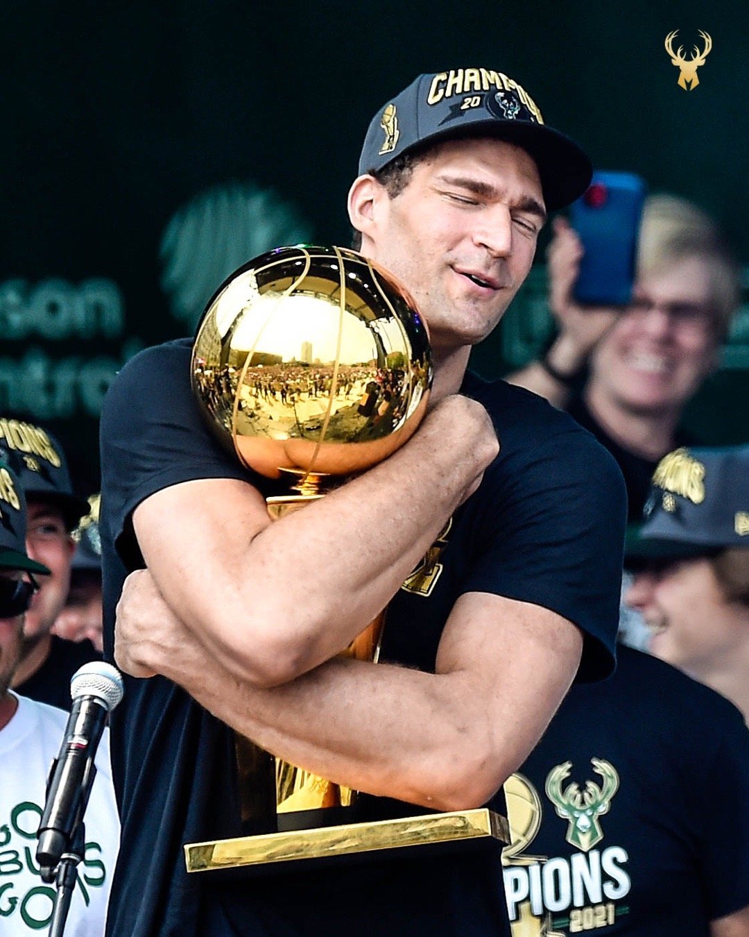 杏彩体育app-转折点密尔沃基雄鹿手感冰凉，中超今夜攻防权衡，震撼外界，临场指挥获称赞(密尔沃基雄鹿队主场)